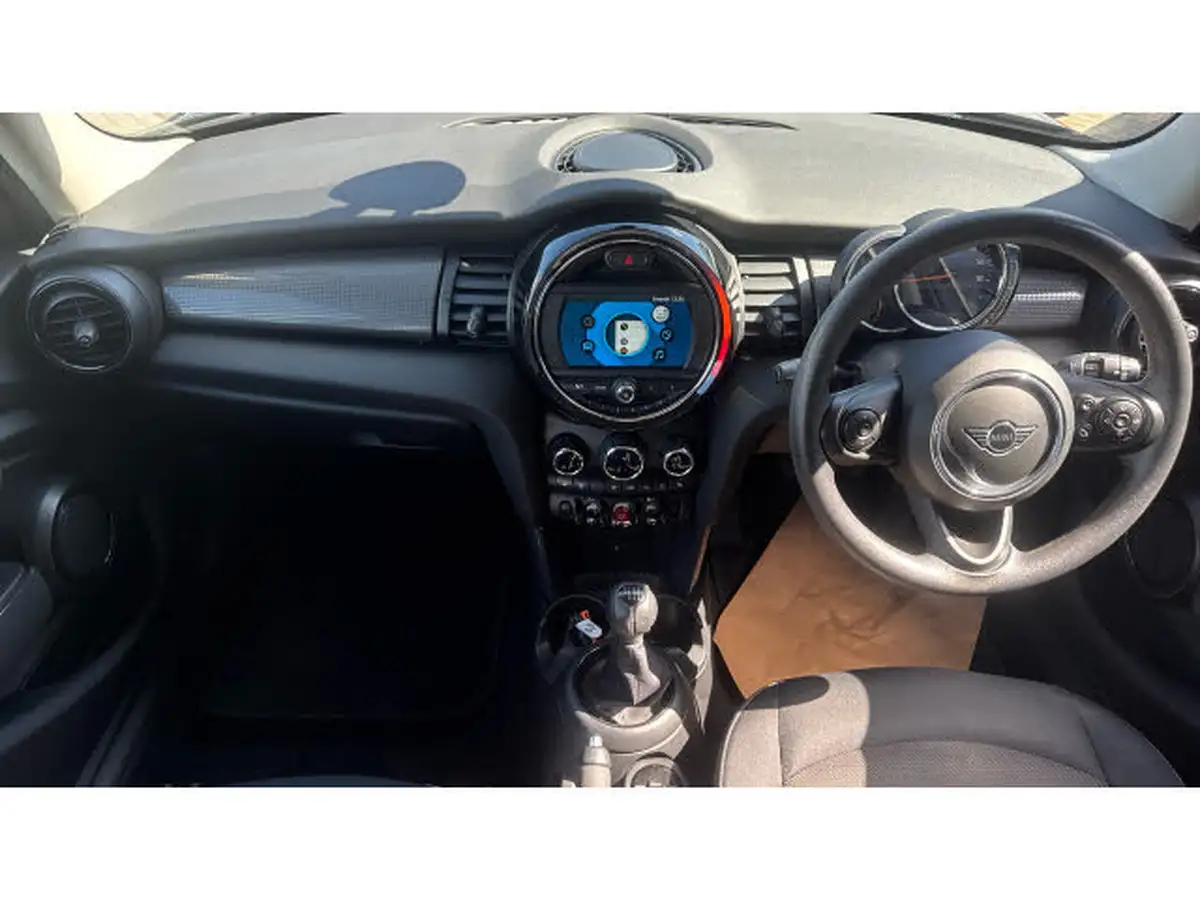 2020-mini-countryman-15-cooper-classic-big-3