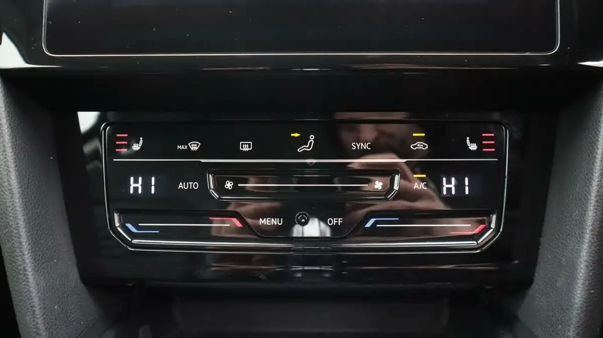 2021-volkswagen-passat-14-tsi-gte-saloon-4d-big-12