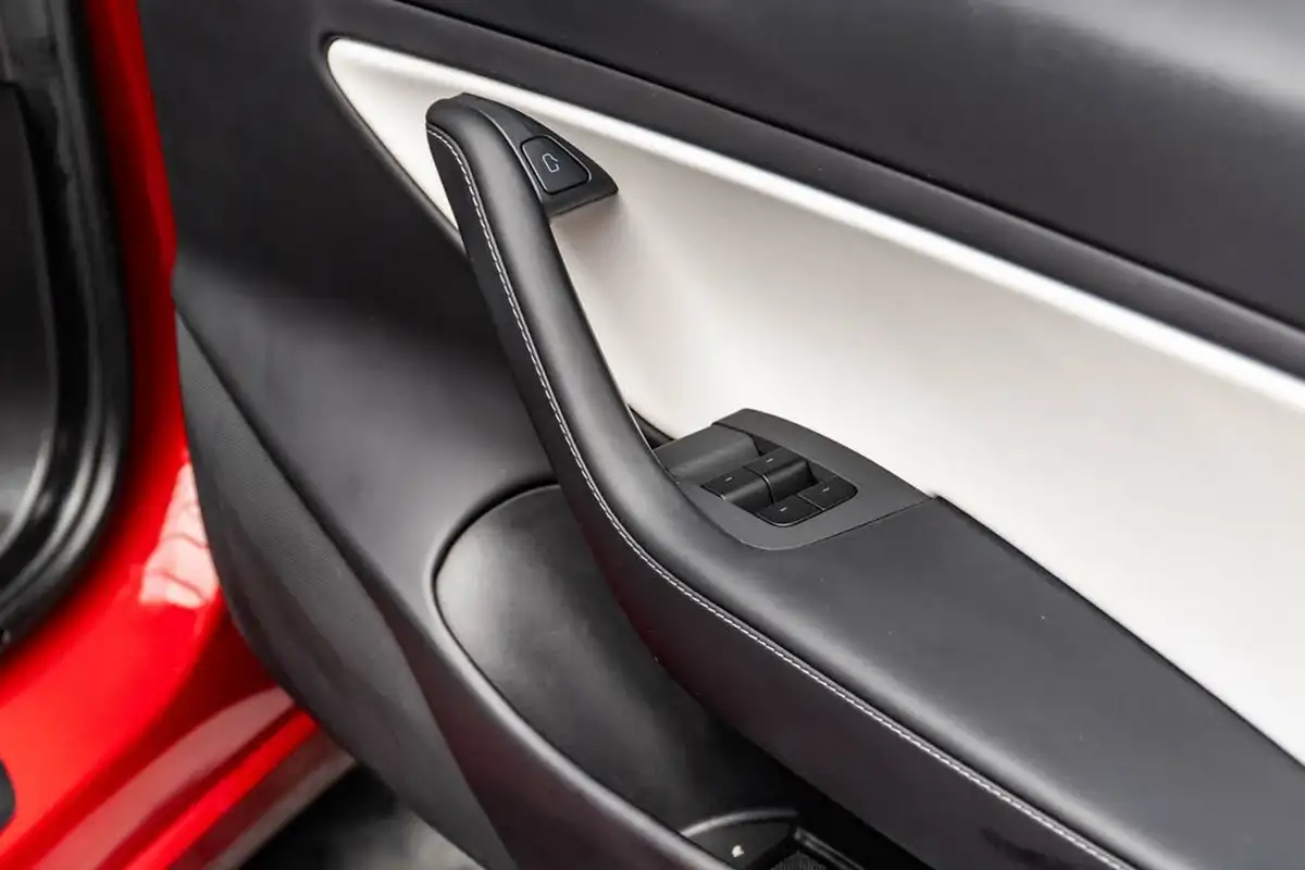 2020-tesla-model-3-e-performance-big-31