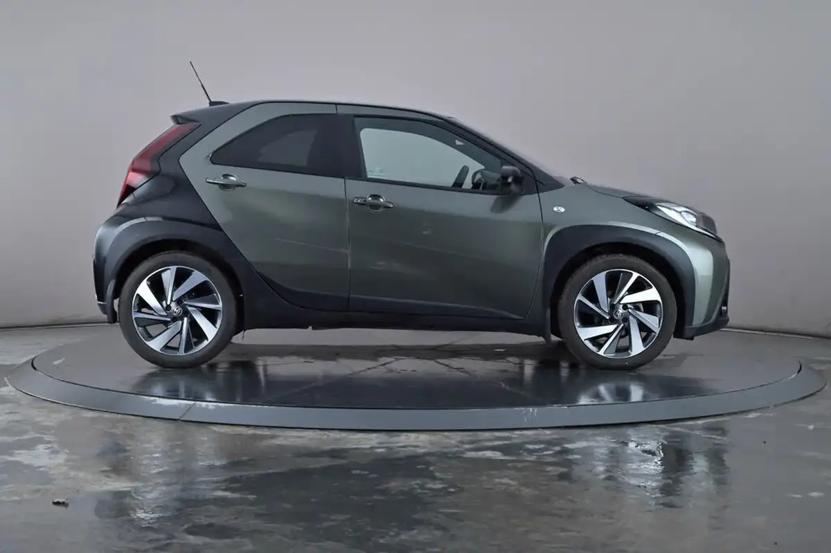 2023-toyota-aygo-x-10-vvt-i-exclusive-big-26