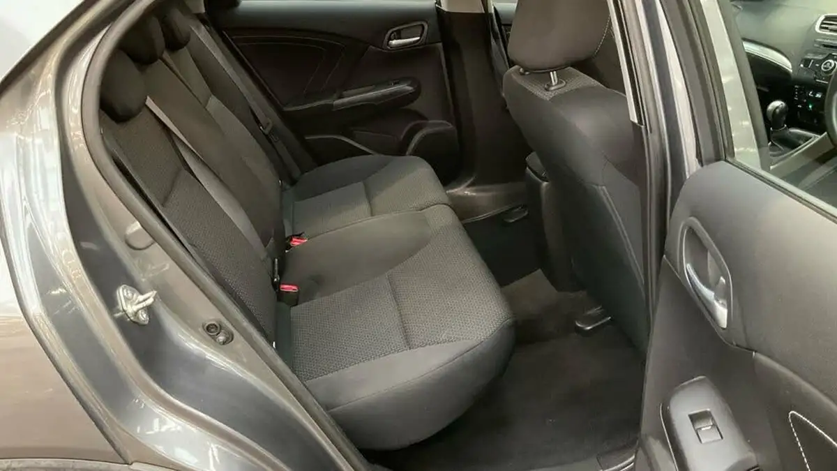 2015-honda-civic-14-s-1-cd-big-11