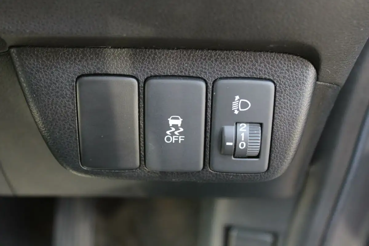 2014-honda-jazz-14-es-plus-cvt-big-15
