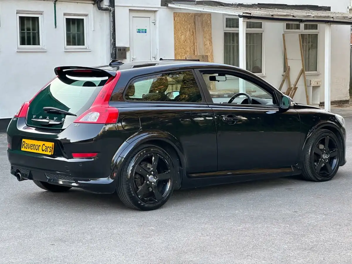 2012-volvo-c30-20-r-design-big-12