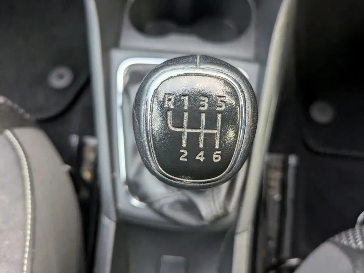2014-skoda-rapid-12-sport-big-15