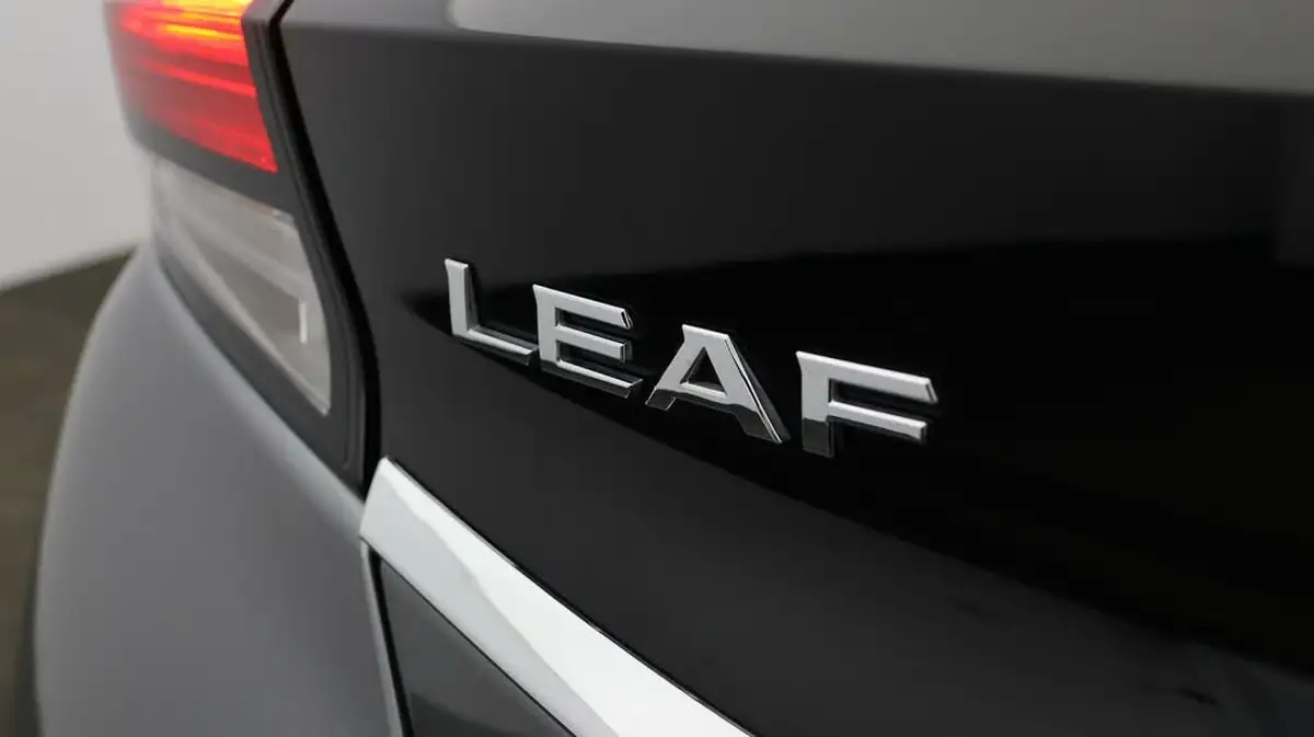2021-nissan-leaf-e-tekna-big-19