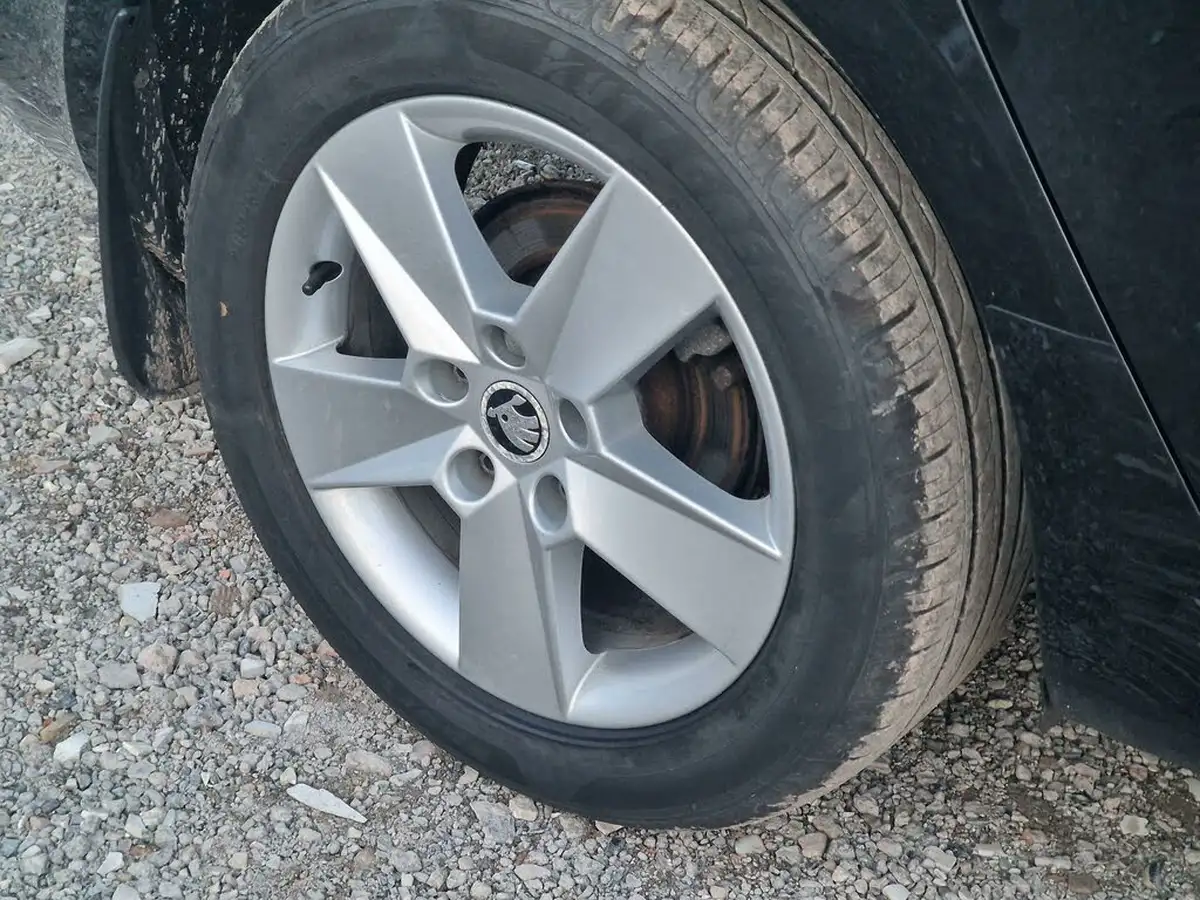 2014-skoda-octavia-16tdi-se-hatchback-big-24