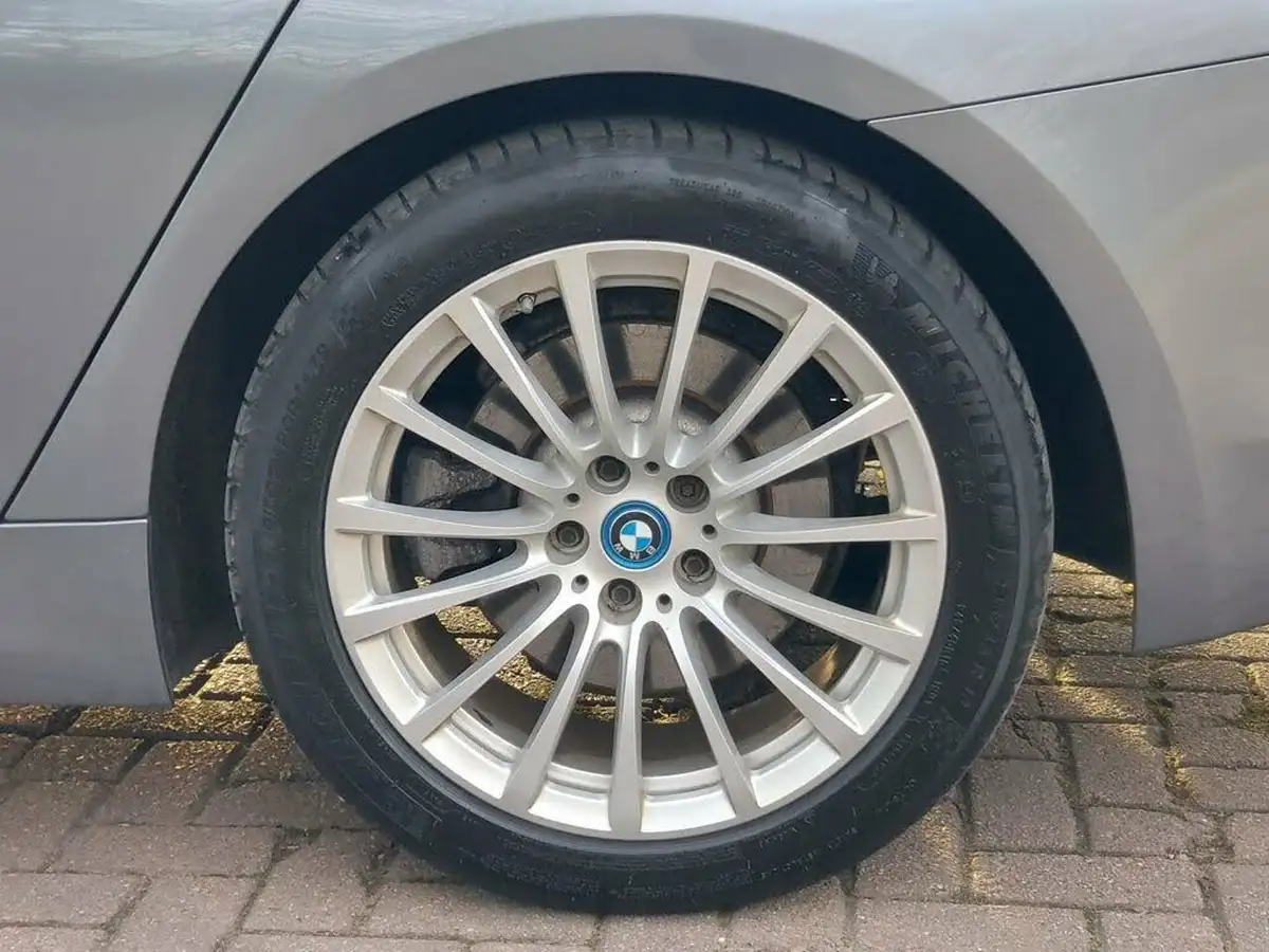 2019-bmw-5-series-20-530e-se-auto-big-18