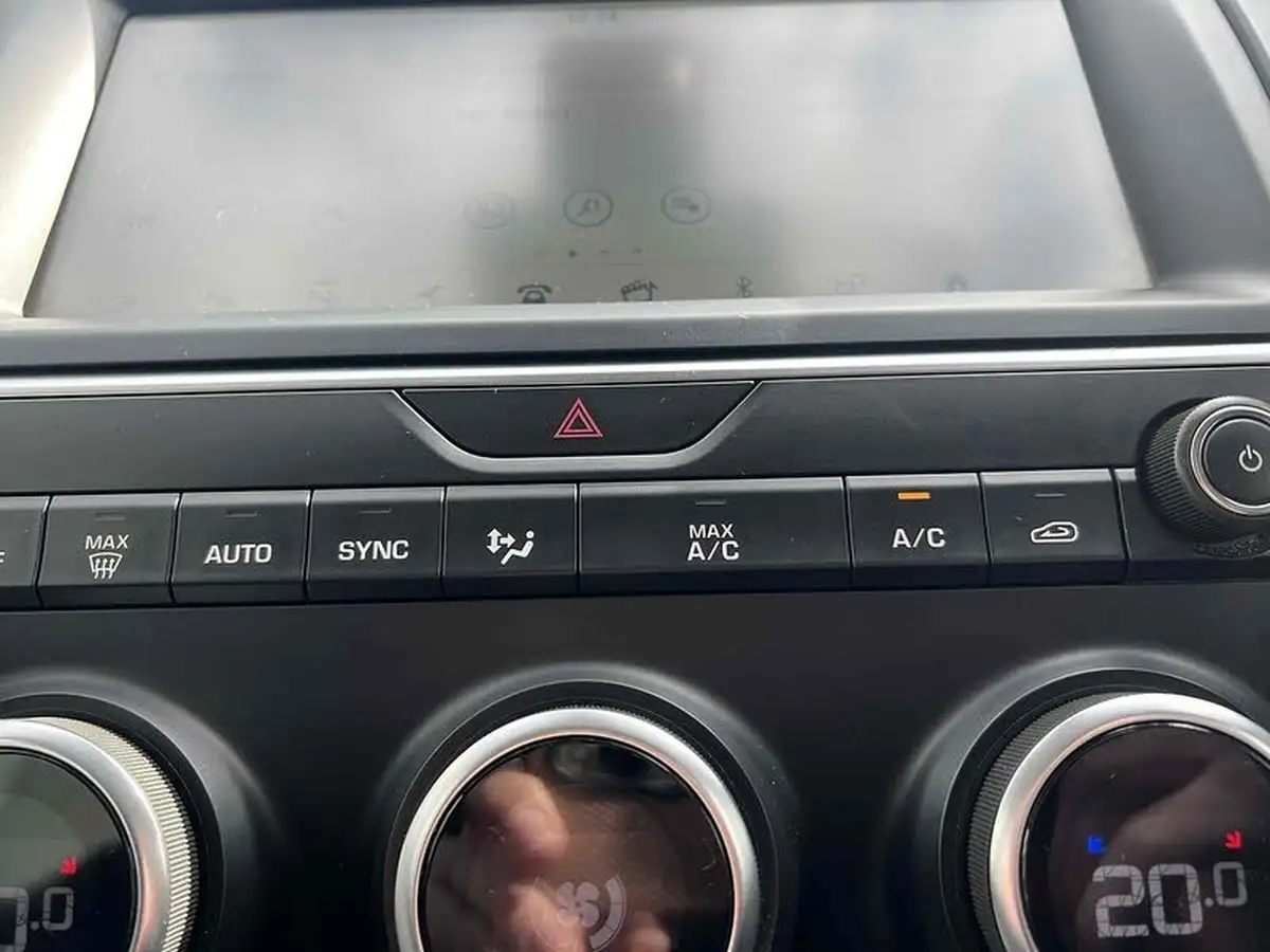 2018-jaguar-e-pace-20-i4-s-ss-big-55