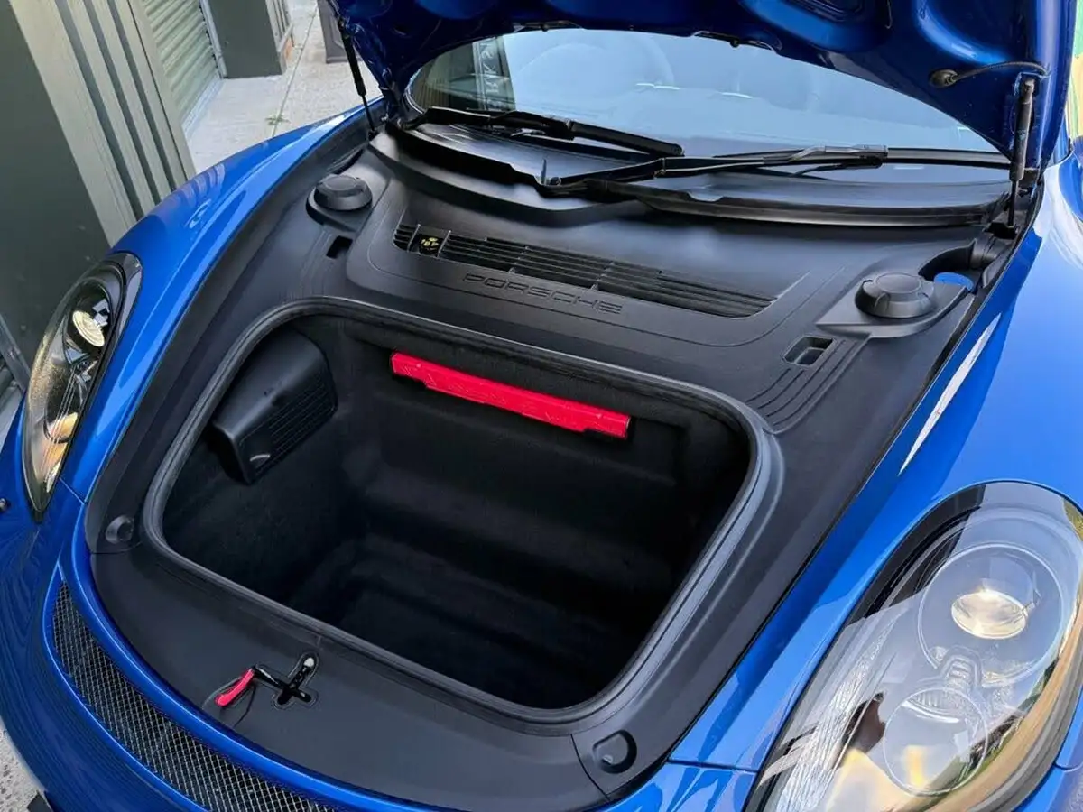 2016-porsche-cayman-38-gt4-big-37