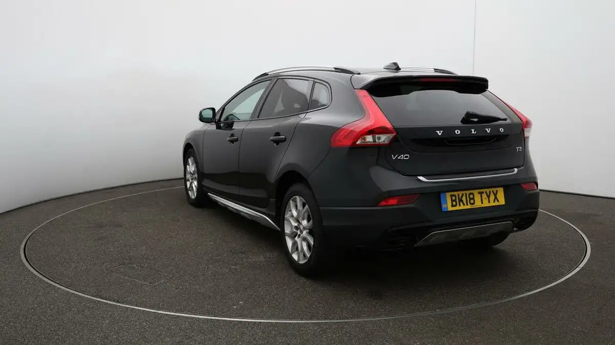 2018-volvo-v40-15-t3-cross-country-pro-big-51