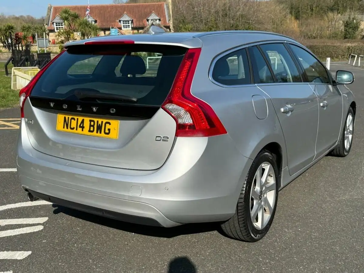 2014-volvo-v60-16td-d2-se-lux-nav-powershift-big-11