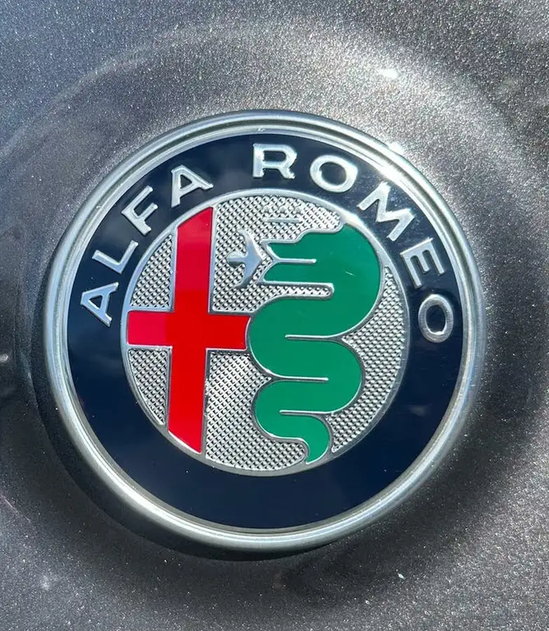 2022-alfa-romeo-stelvio-20-veloce-big-35
