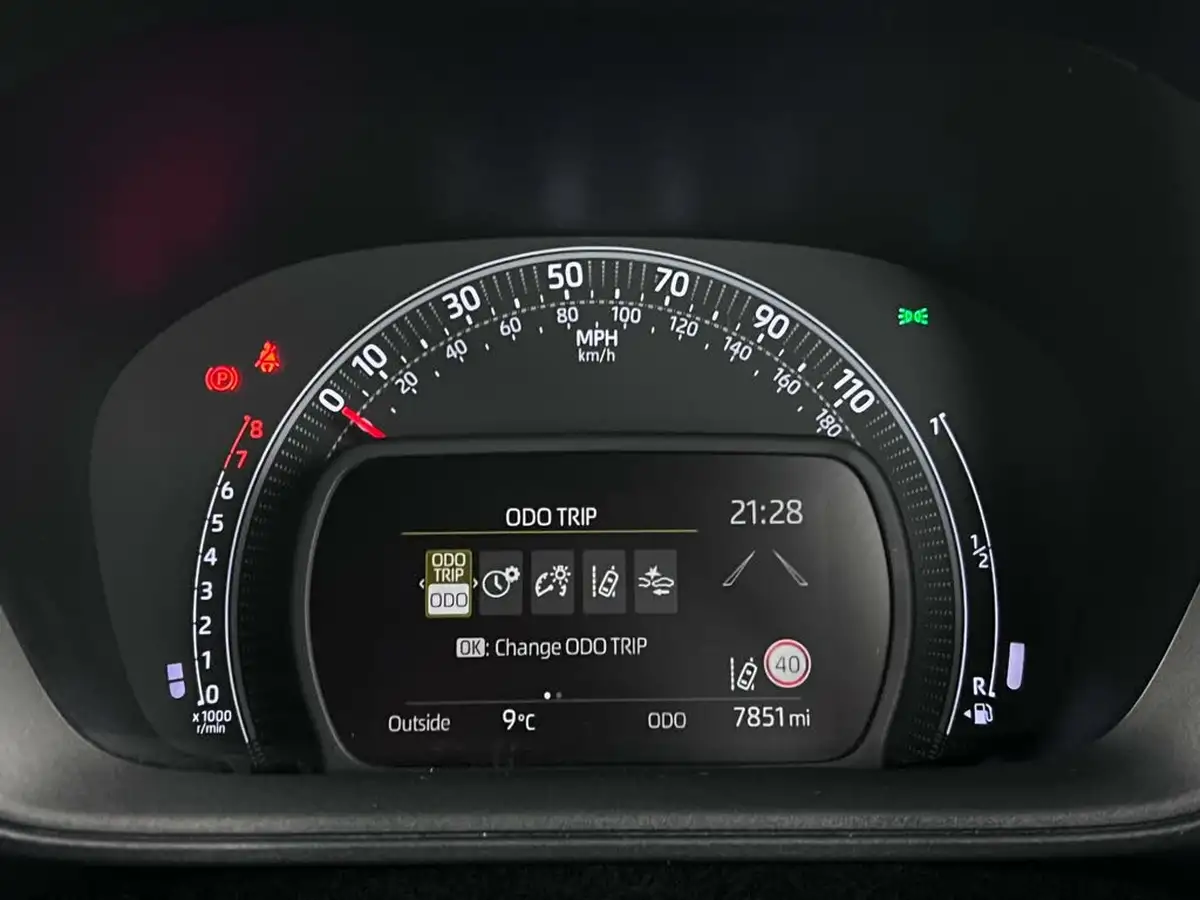 2022-toyota-aygo-x-10-vvt-i-limited-edition-big-15