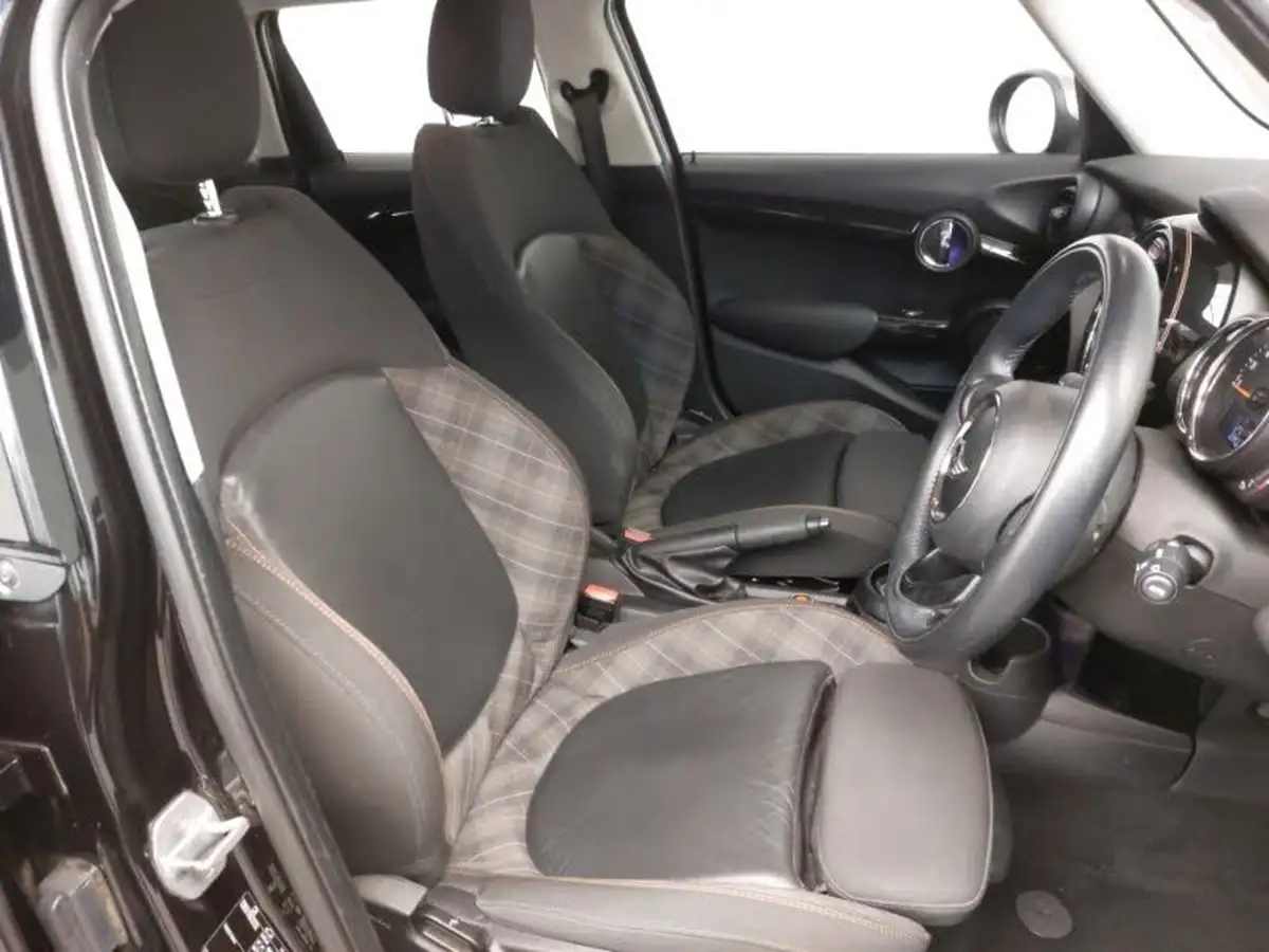 2017-mini-cooper-15-cooper-seven-5d-auto-big-10
