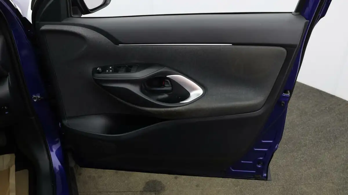 2022-toyota-yaris-15-vvt-i-design-panoramic-roof-big-8