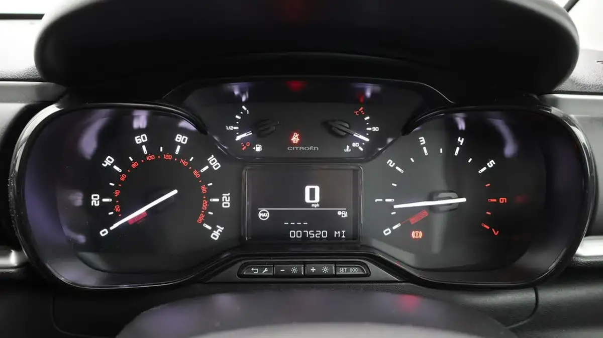 2021-citroen-c3-12-puretech-shine-83ps-big-10
