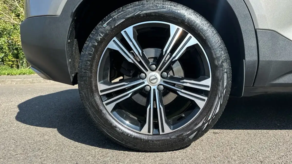 2019-volvo-xc40-20-t4-inscription-awd-big-15