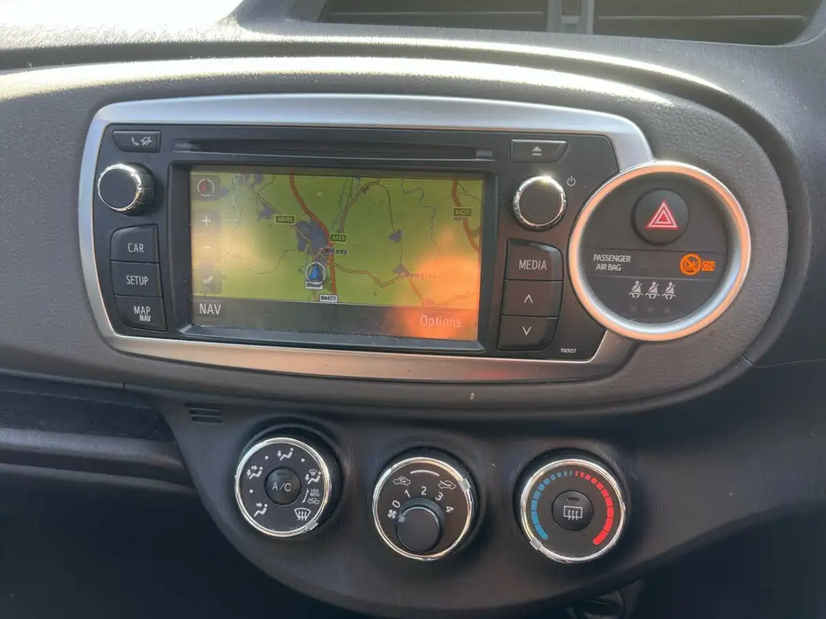 2012-toyota-yaris-133-sr-5d-m-drive-s-big-6