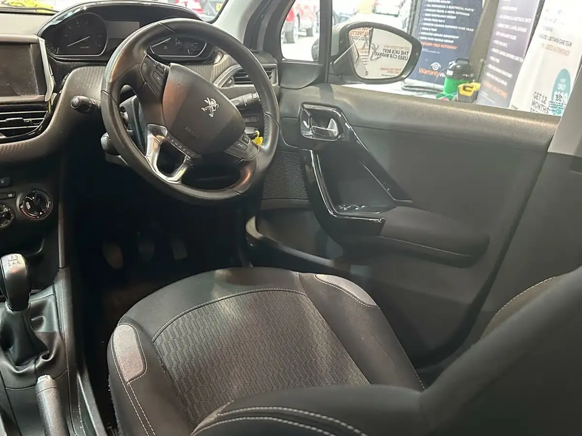 2016-peugeot-208-12-puretech-active-82bhp-5d-big-8