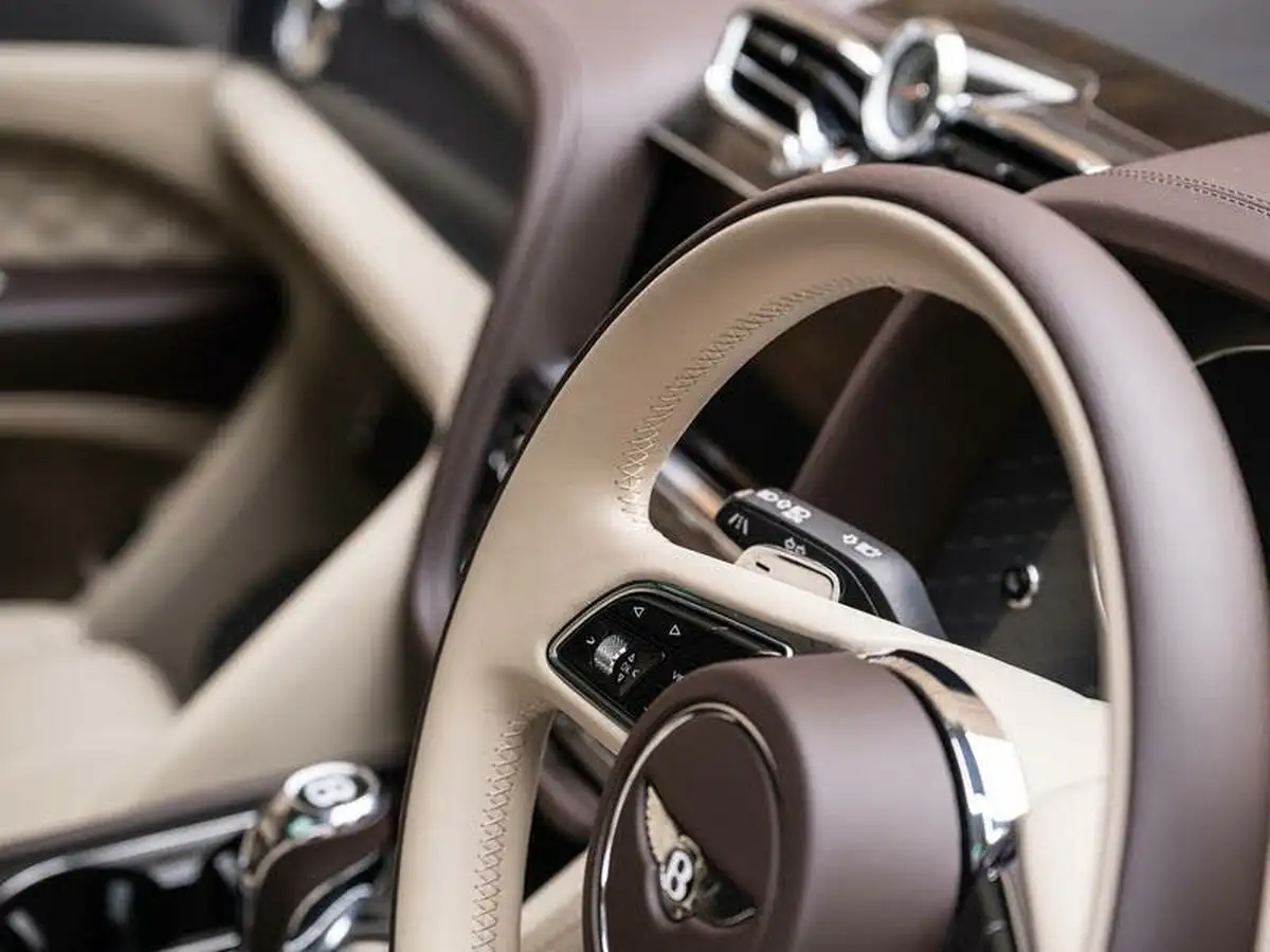 2022-bentley-bentayga-40-v8-big-40