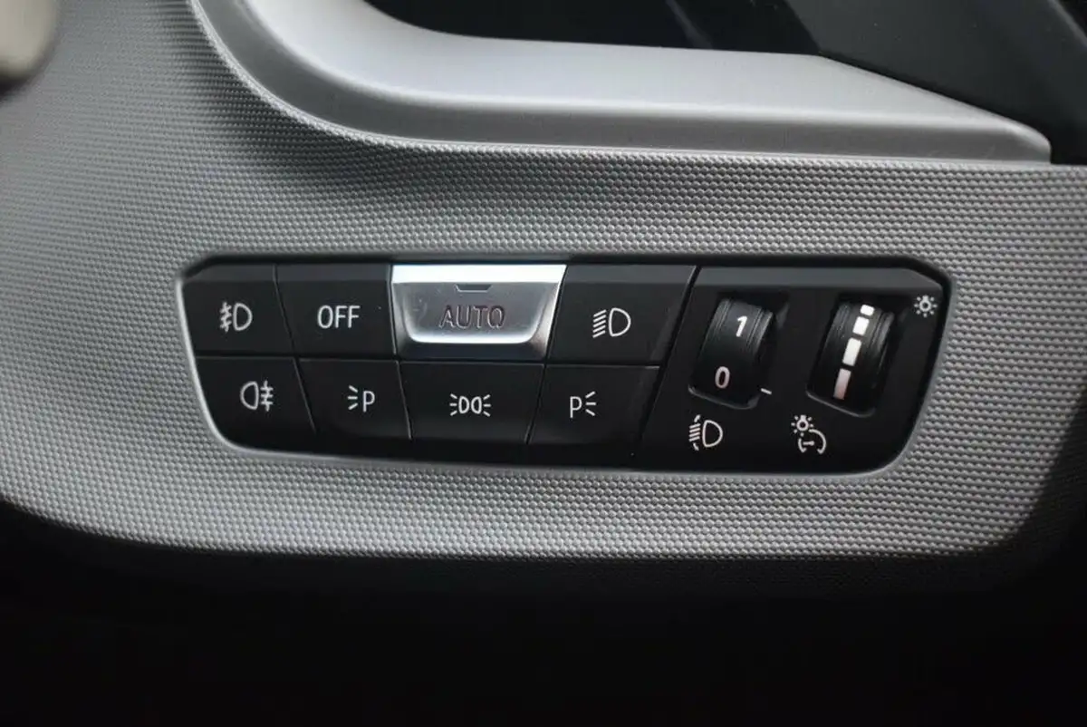 2021-bmw-1-series-15-118i-se-lcp-big-27