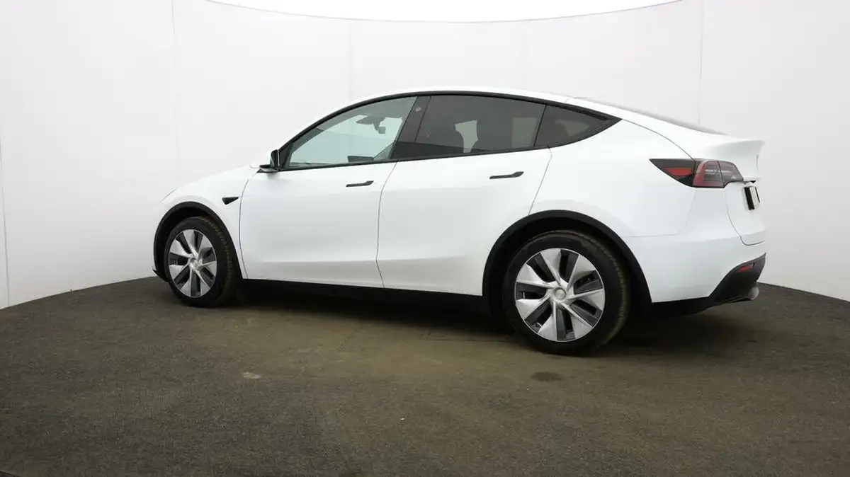 2023-tesla-model-y-e-rwd-big-57
