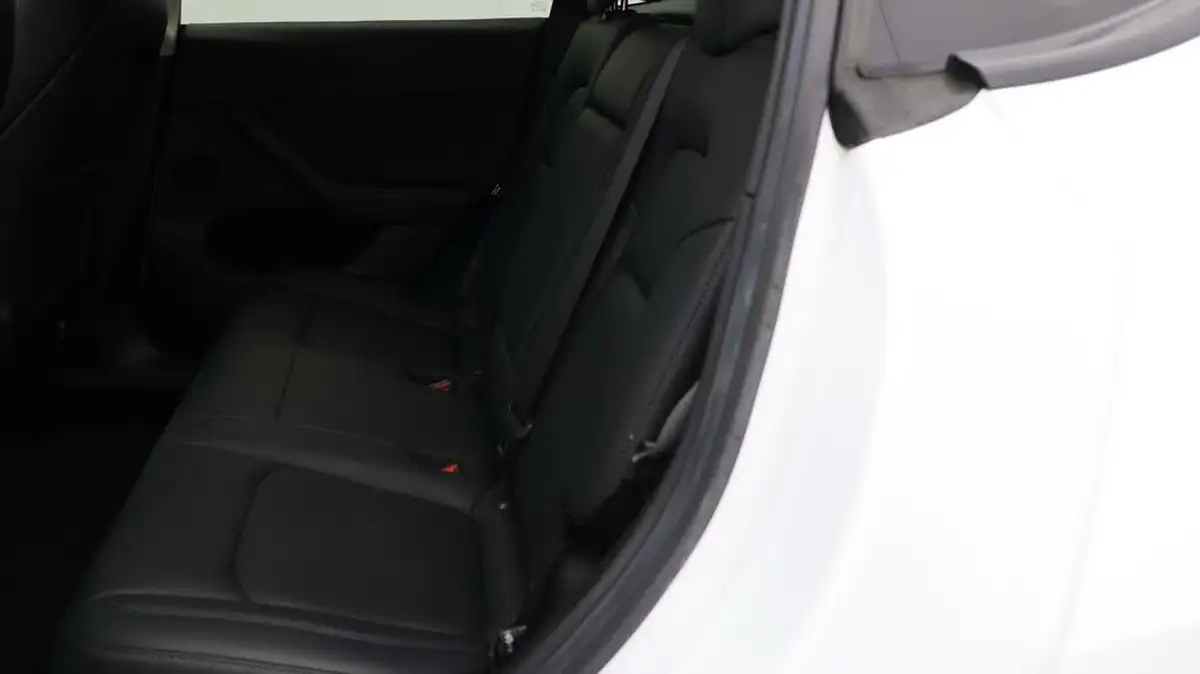 2023-tesla-model-y-e-rwd-big-15