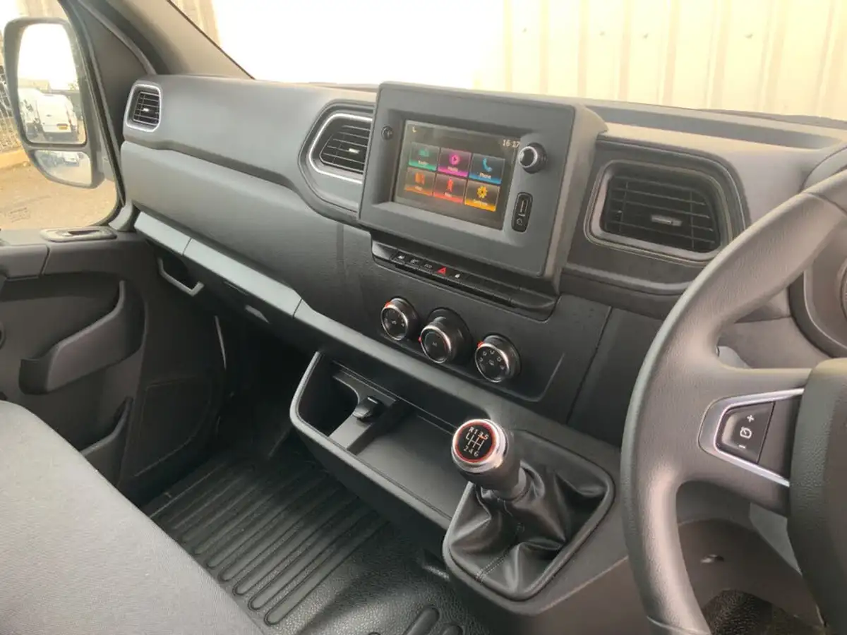 2023-renault-master-big-22