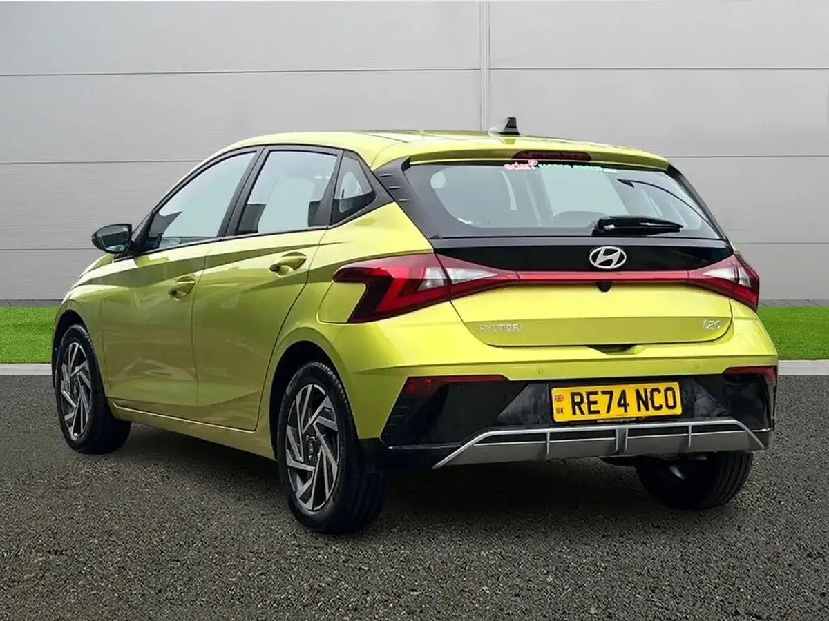 2025-hyundai-i20-10-t-gdi-advance-big-4