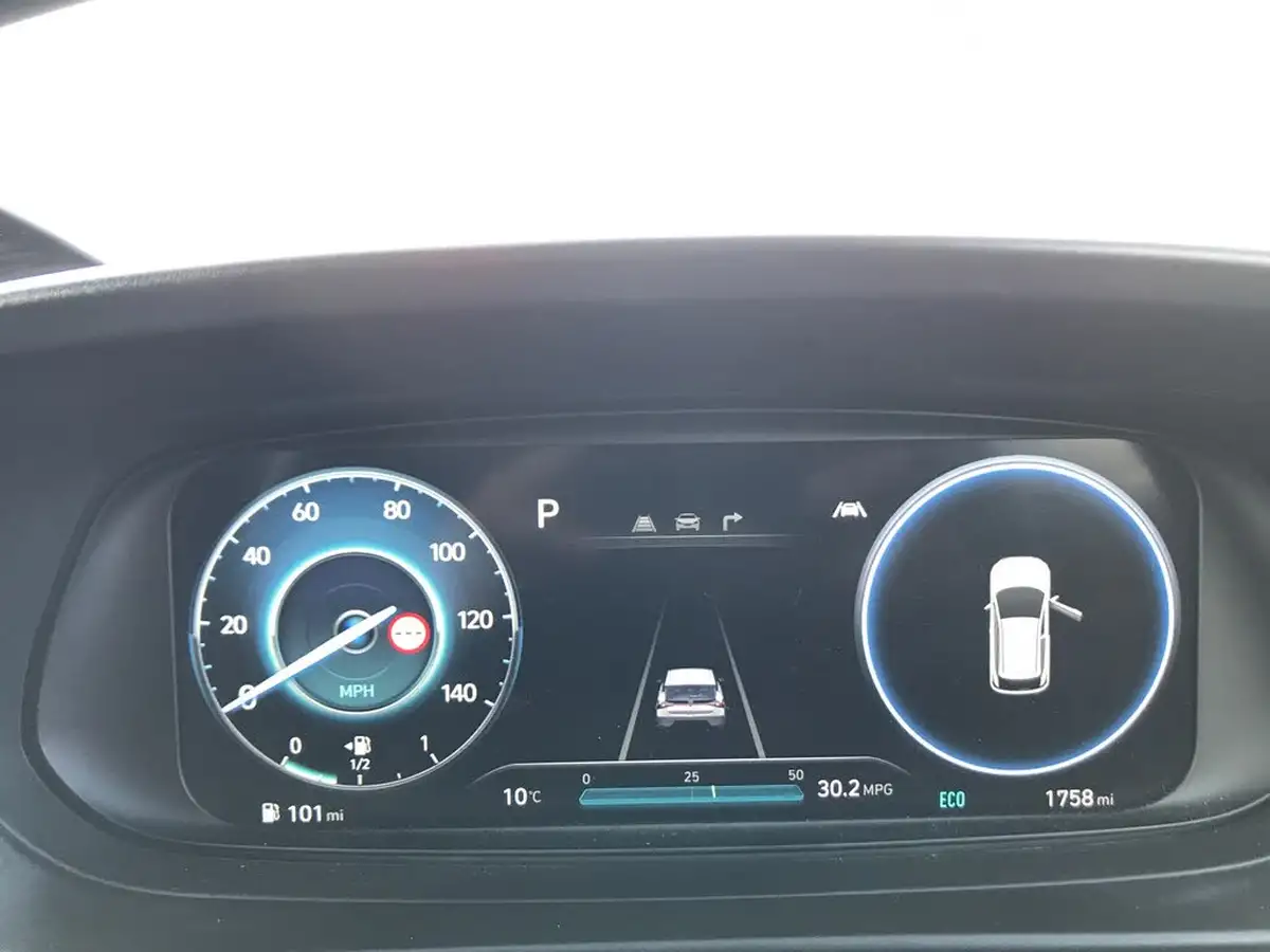 2022-hyundai-i20-10-t-gdi-premium-dct-big-26