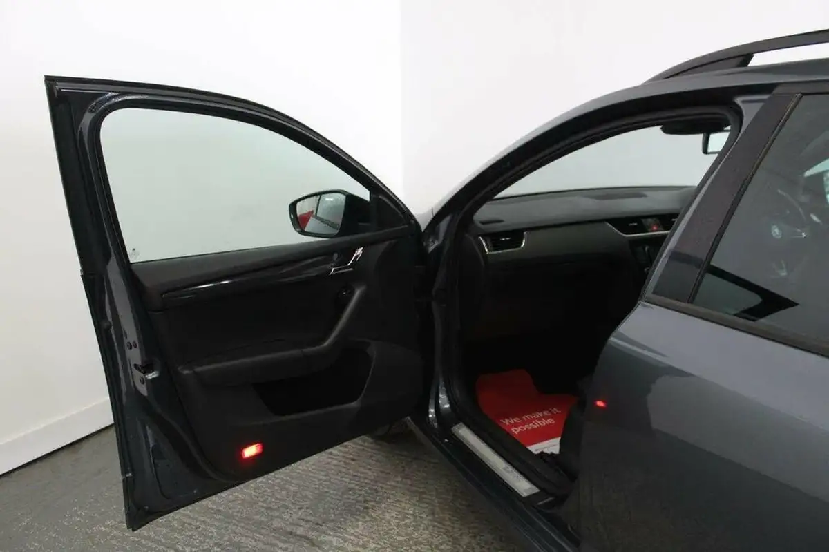 2015-skoda-octavia-20tdi-vrs-estate-big-20