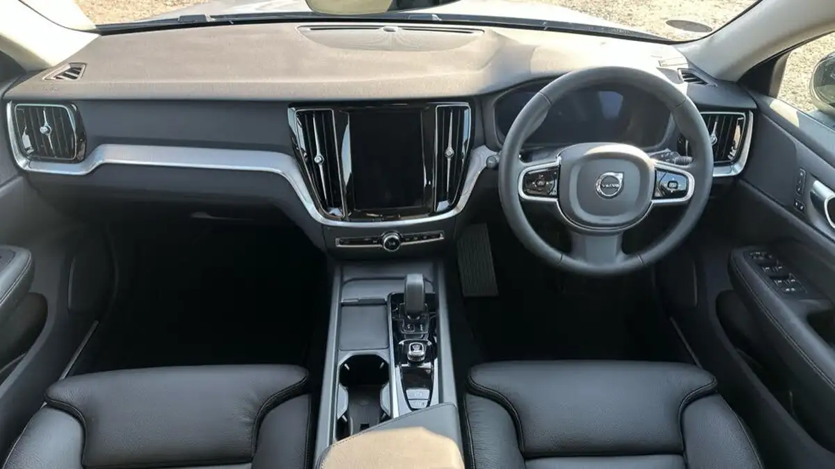2025-volvo-v60-20-b4-plus-station-wagon-big-19