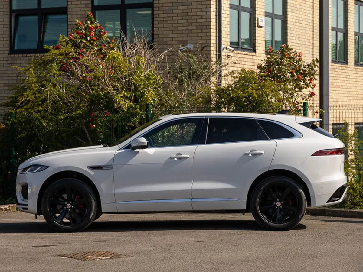 2021-jaguar-f-pace-20-d200-r-dynamic-se-mhev-big-3