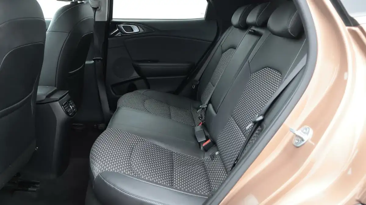 2022-kia-xceed-16-gdi-3-big-16