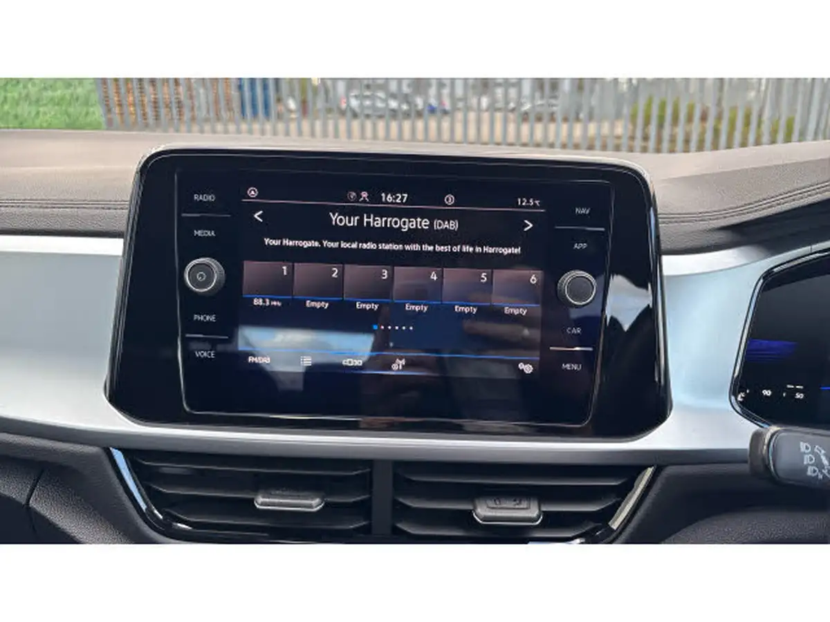 2022-volkswagen-t-roc-10-tsi-life-big-11