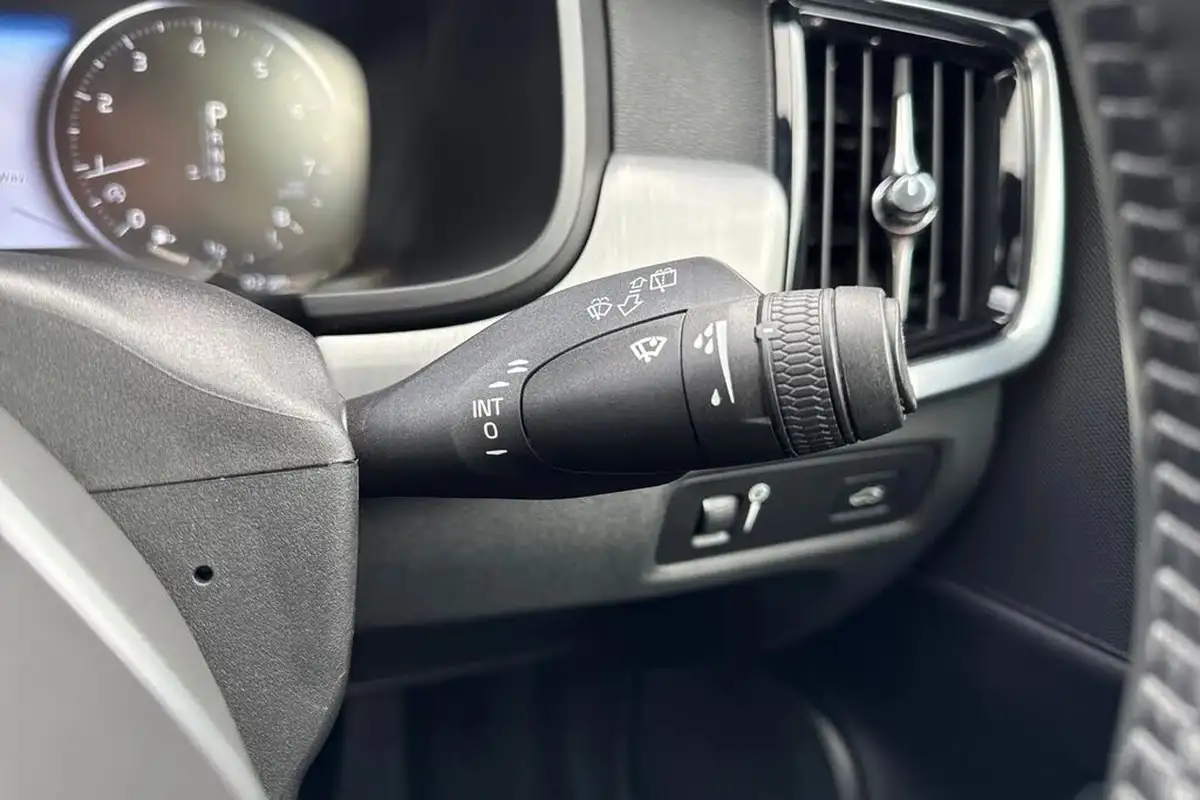 2019-volvo-v90-20-t4-momentum-pro-big-41