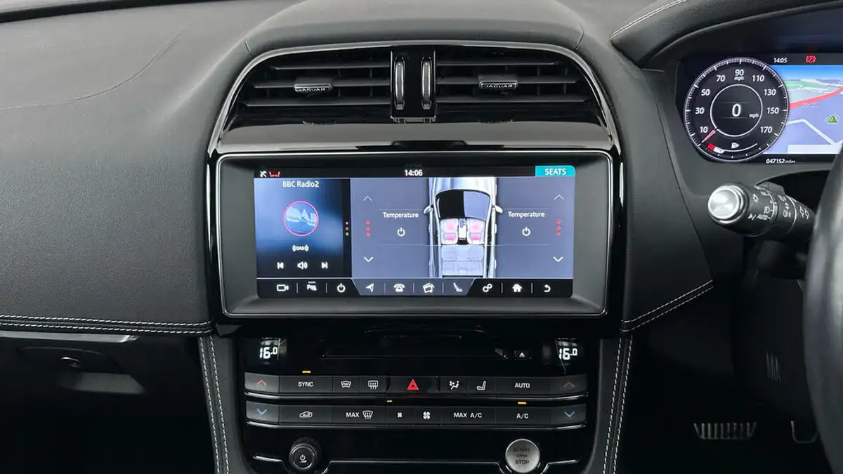 2020-jaguar-f-pace-20-i4d-chequered-flag-180ps-big-28