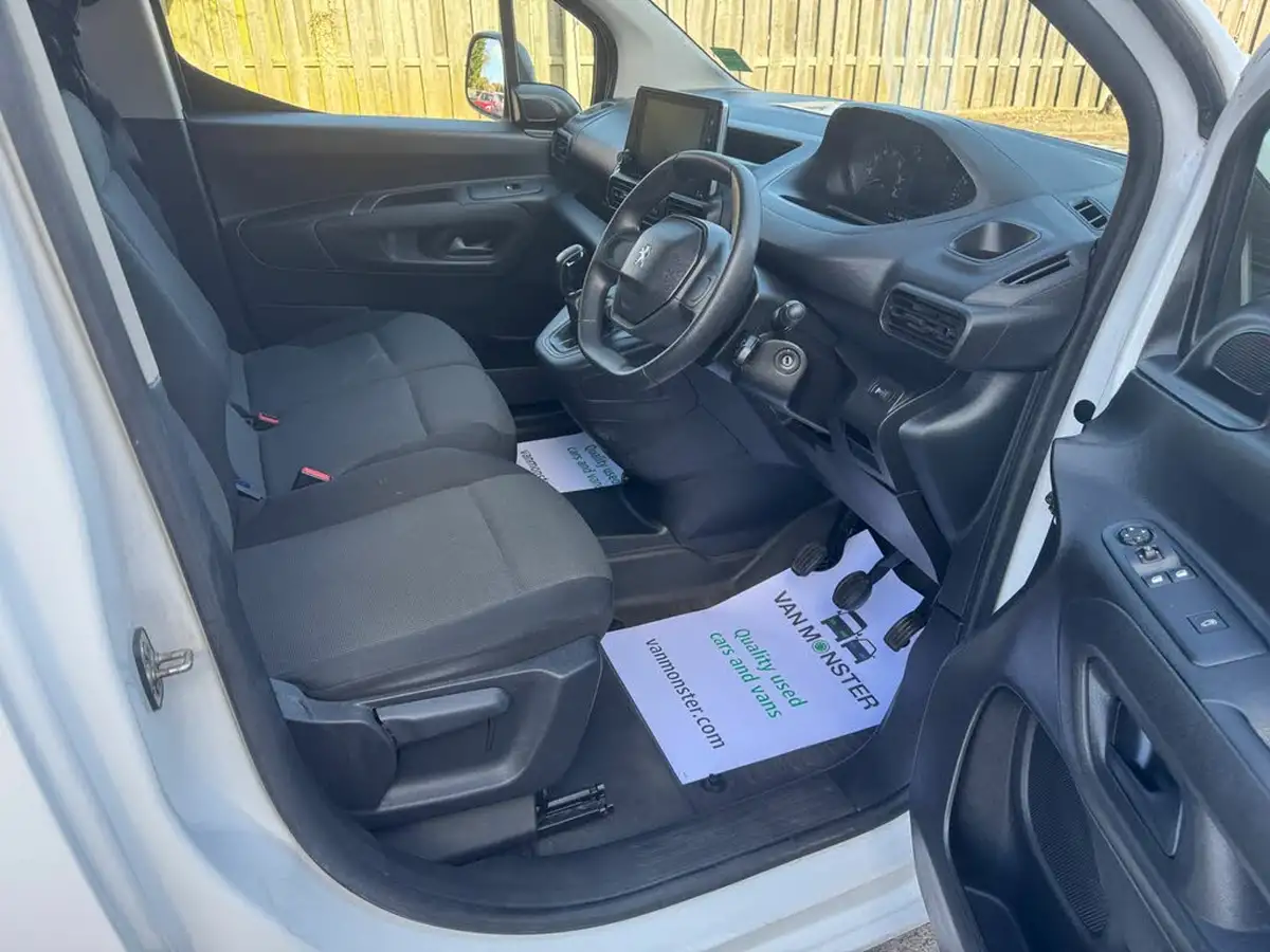 2020-peugeot-partner-15-bluehdi-1000-professional-100ps-eu6dt-panel-big-10