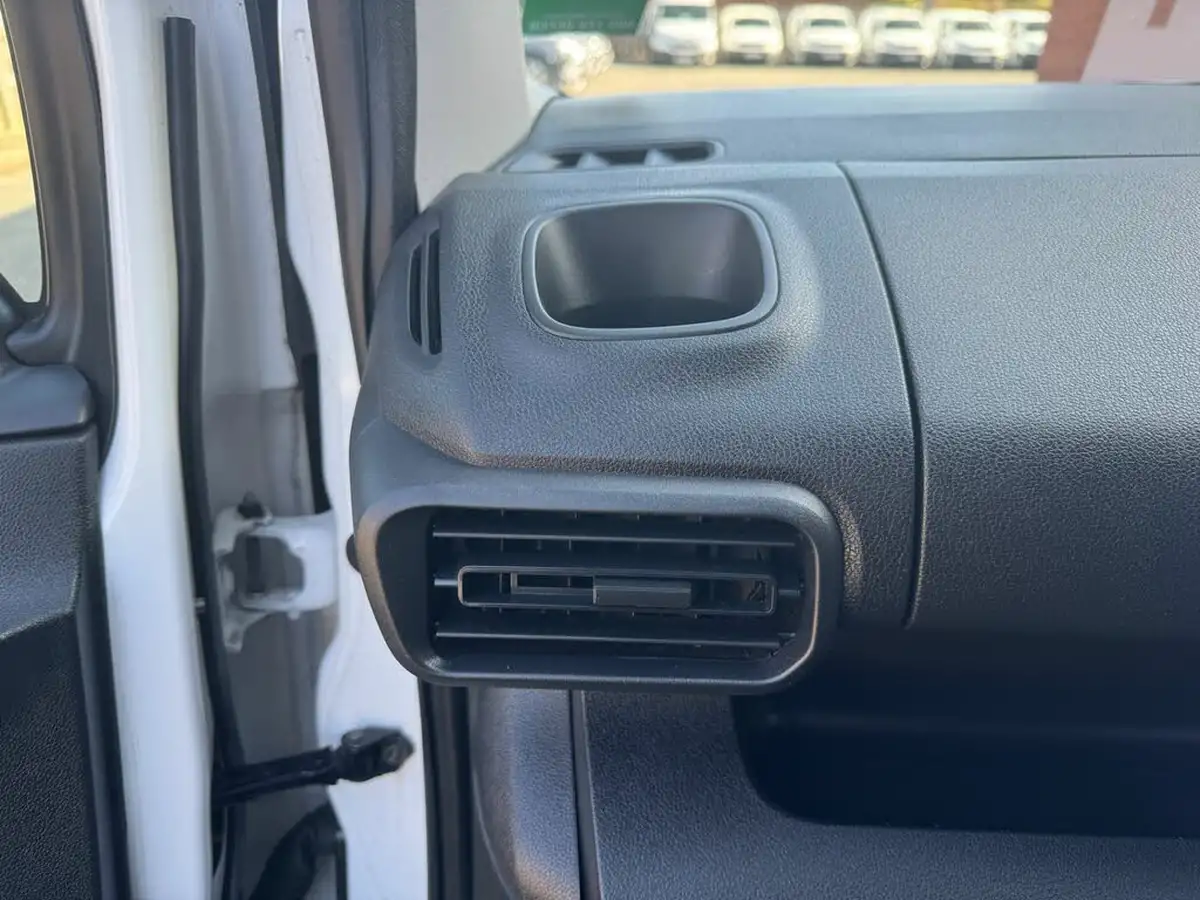 2020-peugeot-partner-15-bluehdi-1000-professional-100ps-eu6dt-panel-big-33