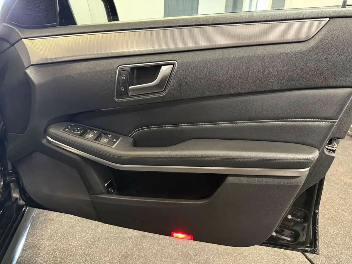 2016-mercedes-benz-e-class-21cdi-e220-amg-night-edition-saloon-4d-big-11