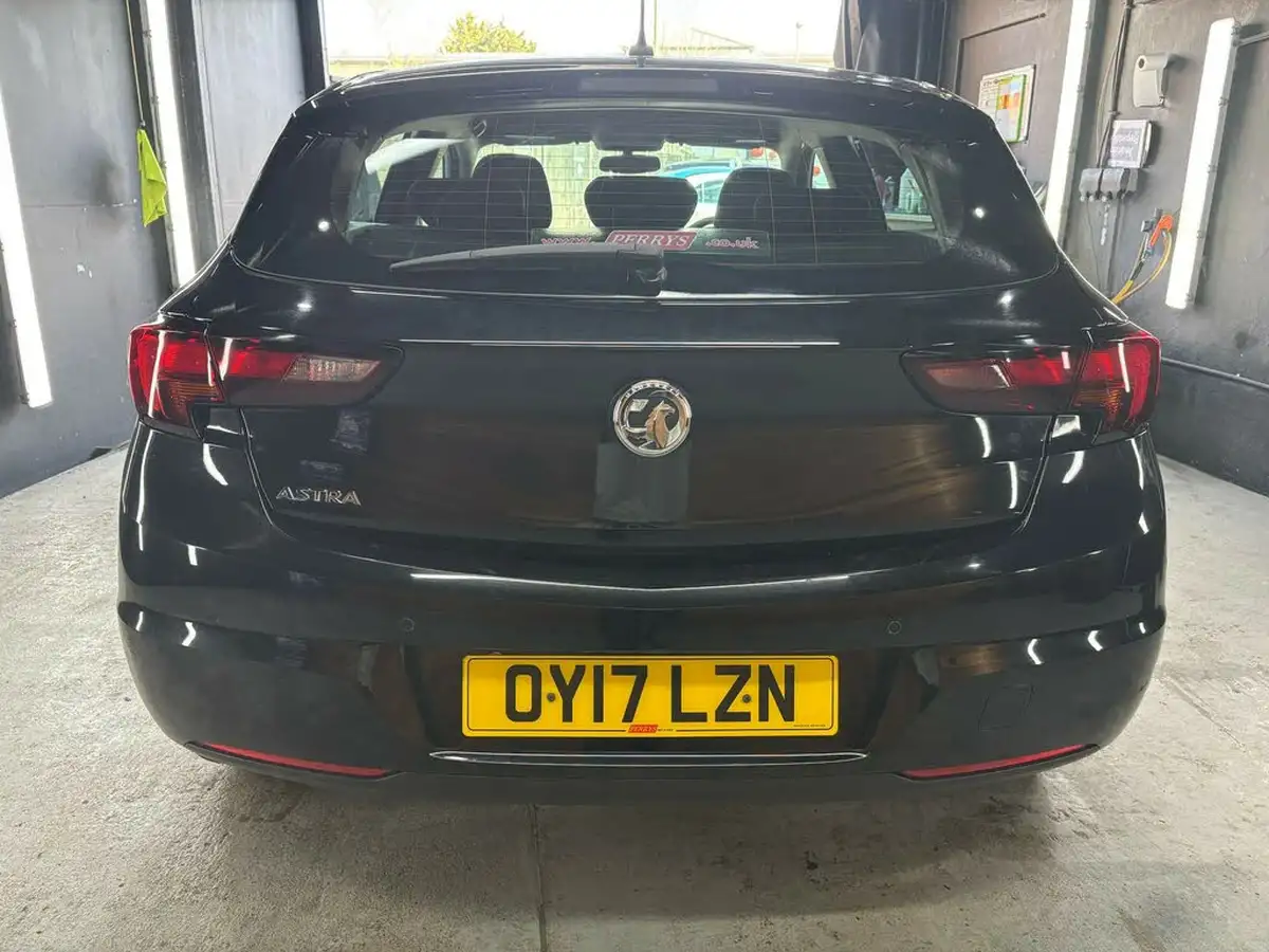 2017-vauxhall-astra-14i-design-hatchback-big-4