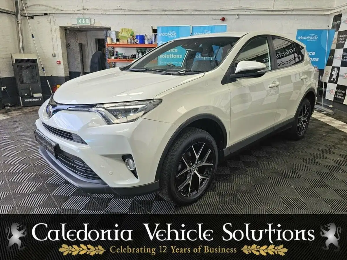 2018-toyota-rav4-20-design-awd-big-1