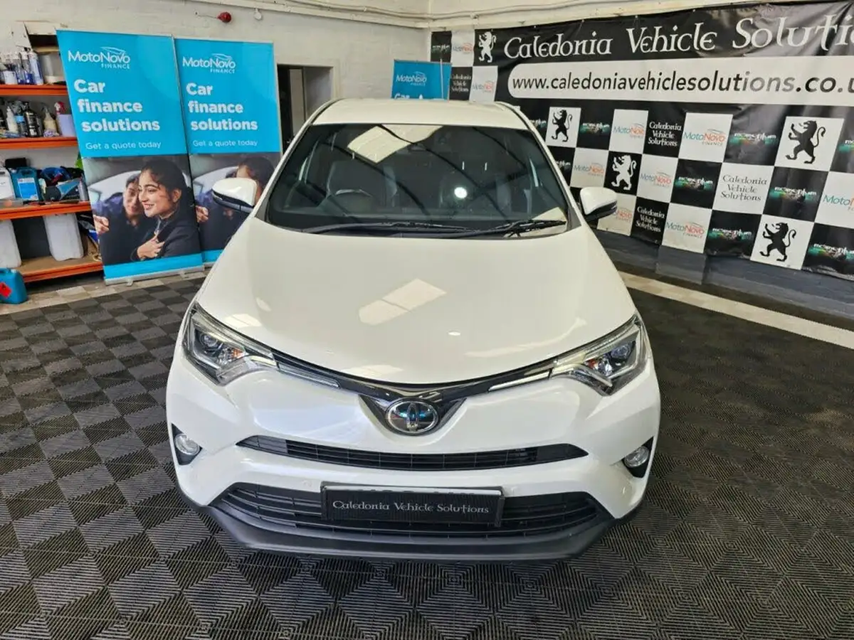 2018-toyota-rav4-20-design-awd-big-25