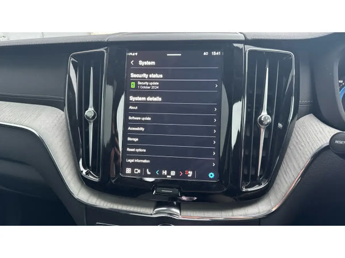 2024-volvo-xc60-20-t8-ultra-dark-big-45
