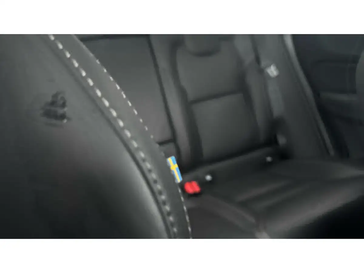 2024-volvo-xc60-20-t8-ultra-dark-big-21