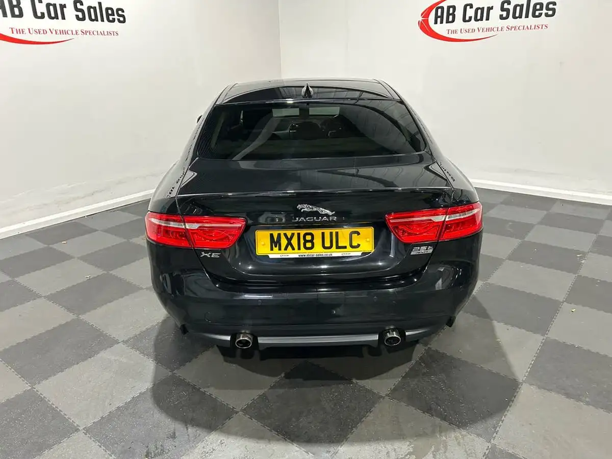 2018-jaguar-xe-20i-portfolio-249ps-1998cc-big-3