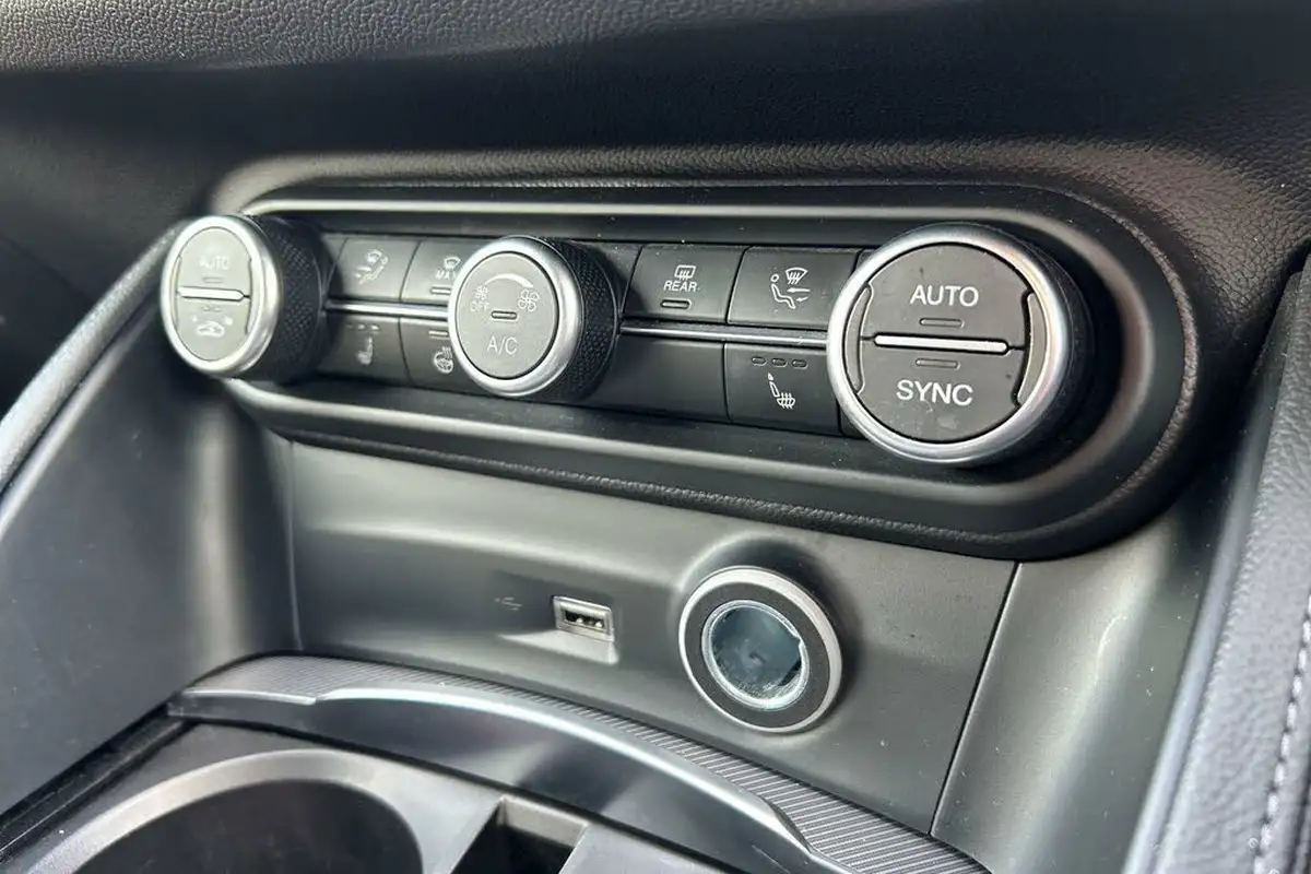2022-alfa-romeo-stelvio-20-veloce-big-15