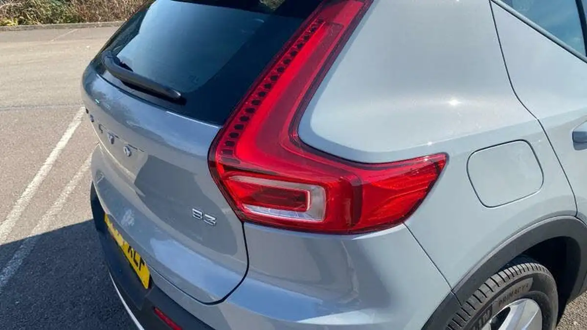 2024-volvo-xc40-20-b3-core-big-42