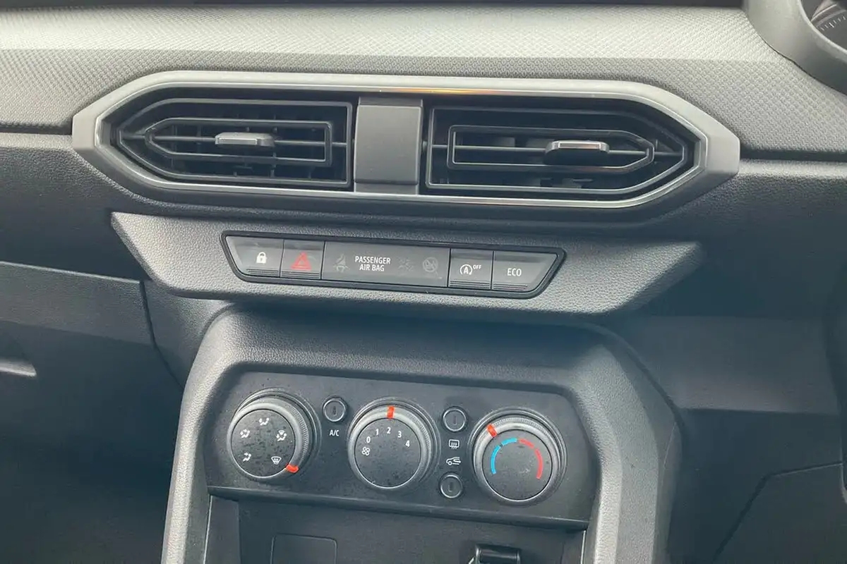 2021-dacia-sandero-10-tce-essential-90bhp-big-37
