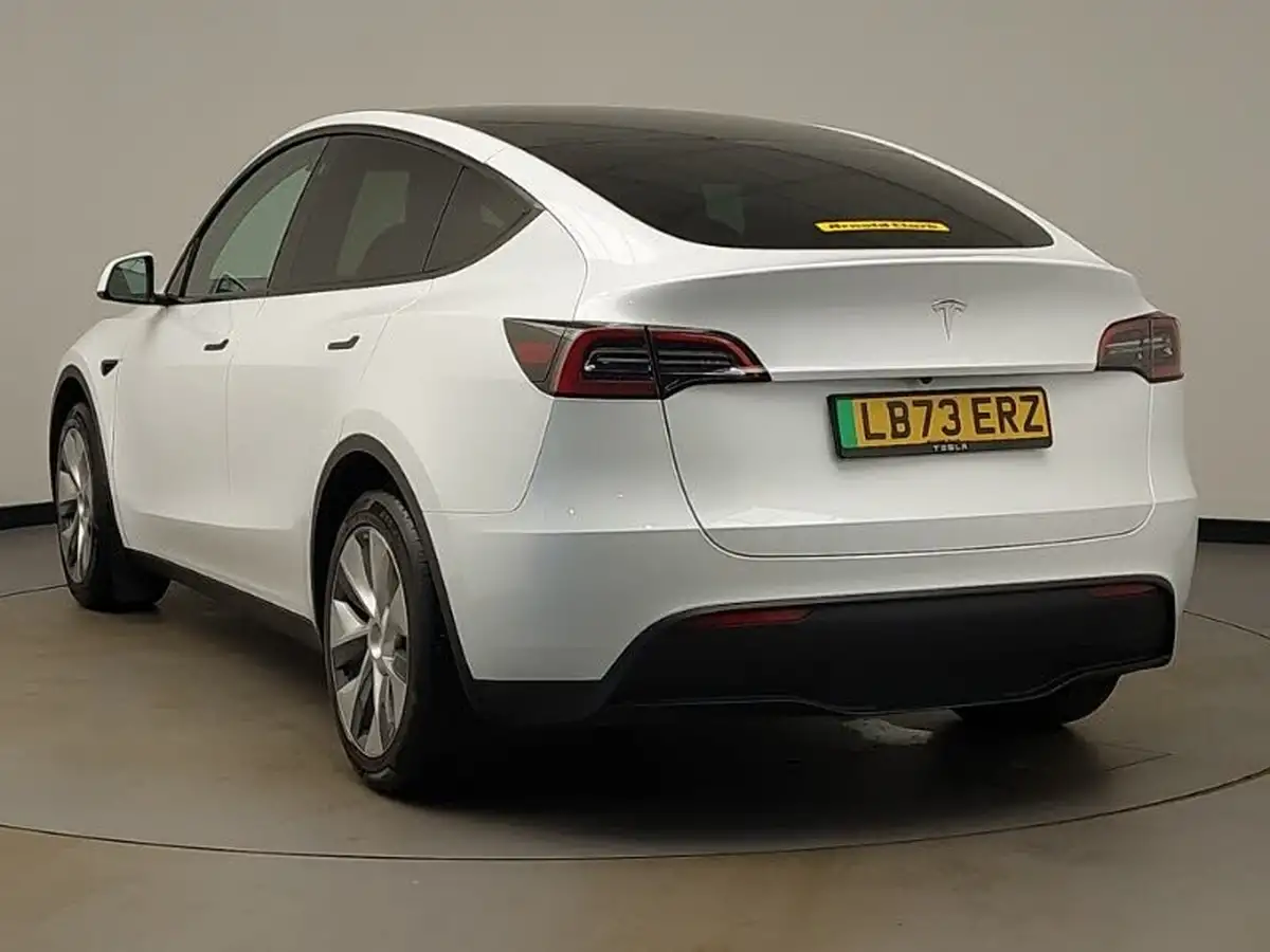 2023-tesla-model-y-e-rwd-big-1